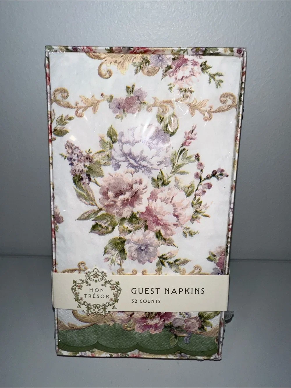 MON TRESOR WHITE PINK GREEN PURPLE floral scalloped 32 Guest Napkins in a Box